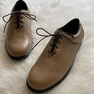 Sandbaggers Vintage Style Missy Golf Shoes - Bone